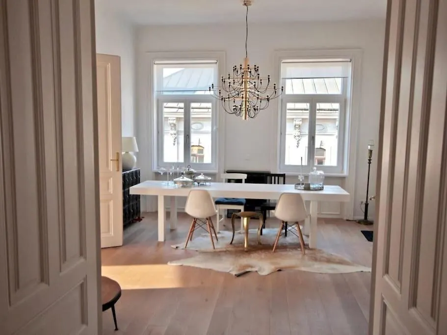 Designer Flat, Fully Furnished & Sunny Apartment Vienna