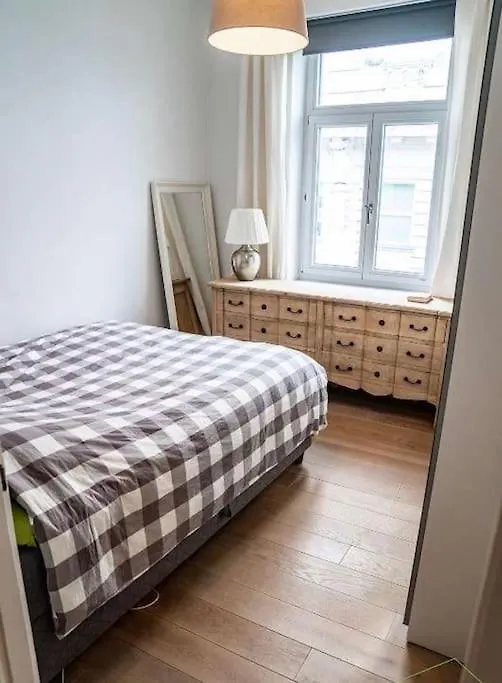 Designer Flat, Fully Furnished & Sunny Apartment Vienna Austria