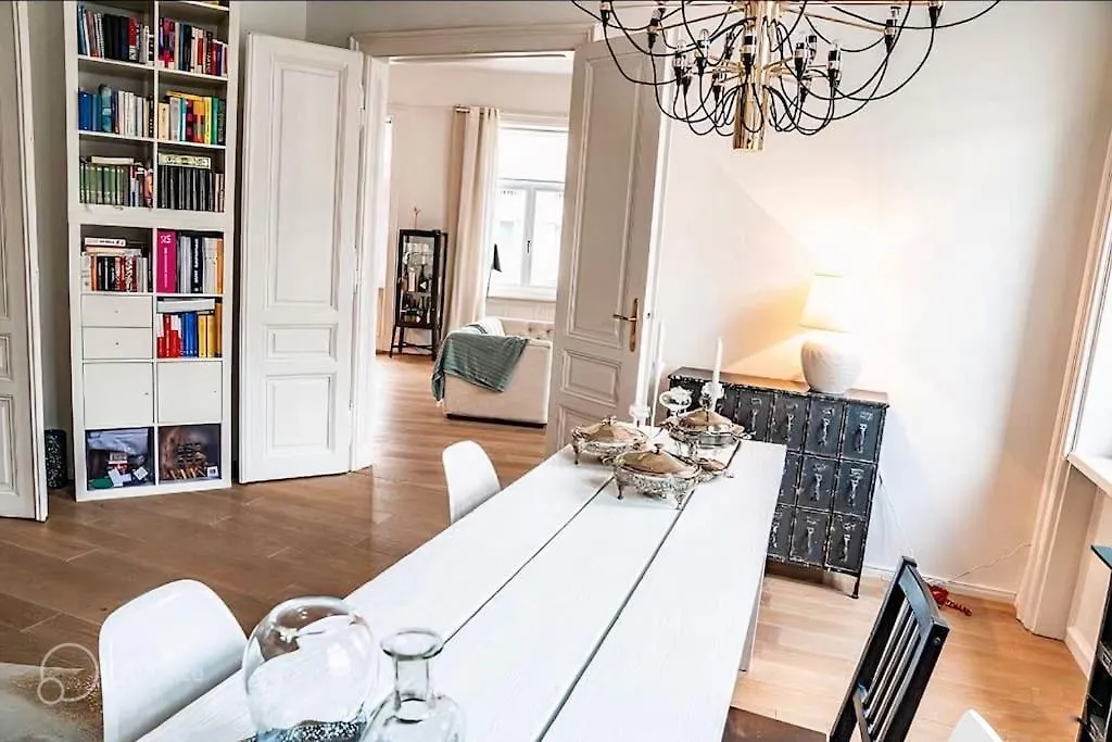 Designer Flat, Fully Furnished & Sunny Apartment Vienna Austria