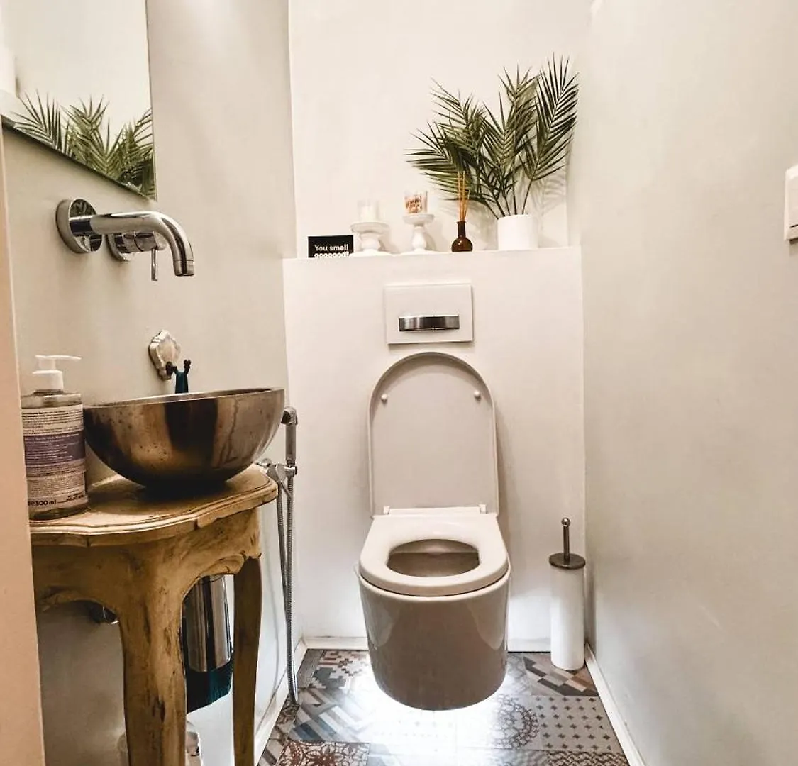 Designer Flat, Fully Furnished & Sunny Apartment Vienna