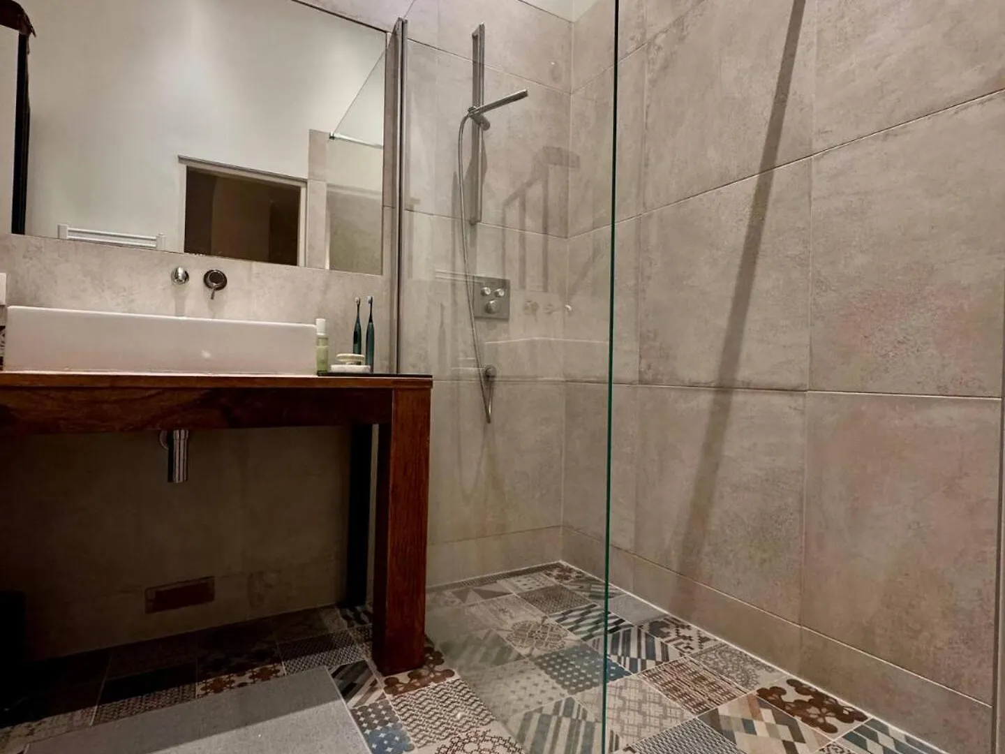 Designer Flat, Fully Furnished & Sunny Apartment Vienna